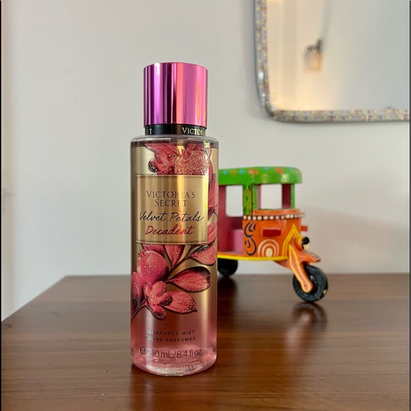 Victoria's Secret Velvet Petals Decadent
Mist 250ml - Picture 3 of 4
